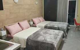 G M 2 Rooms Kentro In The Heart Of The City